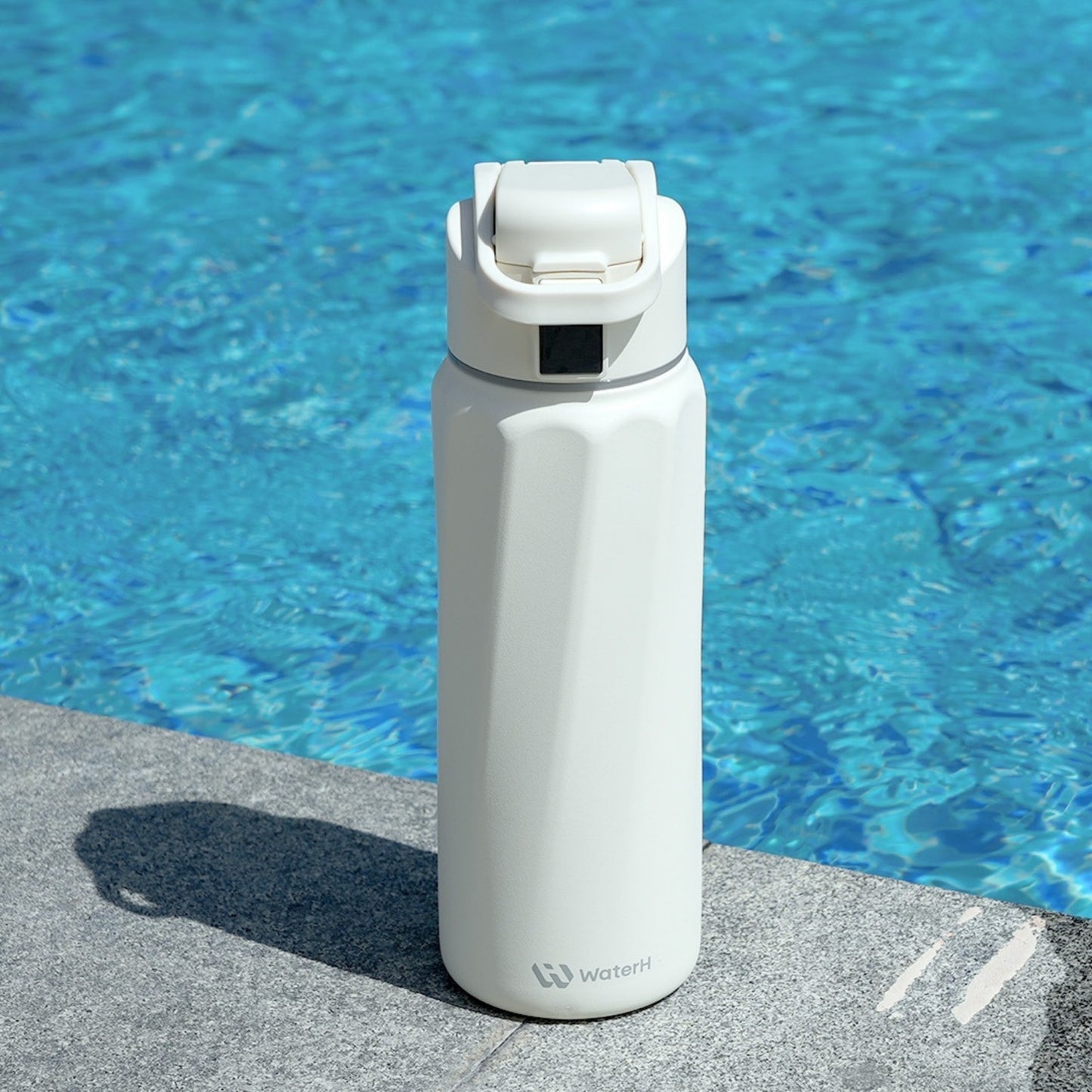 WaterH 24oz Beyaz – WaterH Akıllı Termos 710 ml Beyaz Renk Lifestyle 1